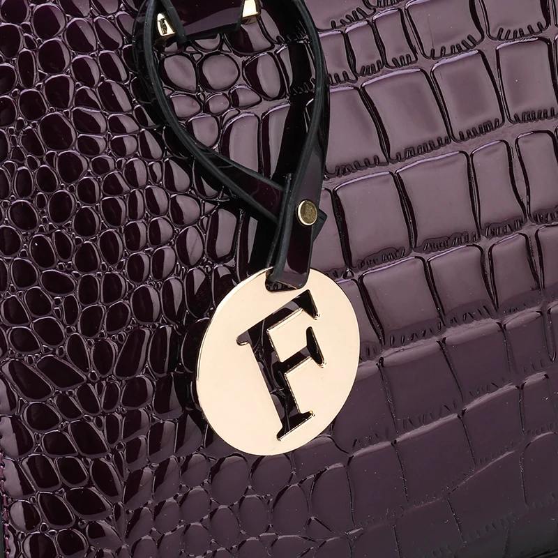Женская сумка с узором крокодиловая кожа надписью F змеиное масло восковая на
