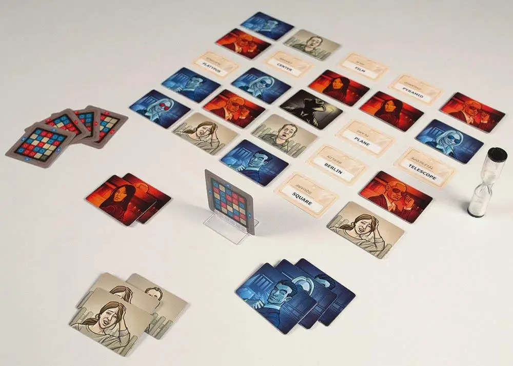 Семейная настольная игра Codenames | Игрушки и хобби