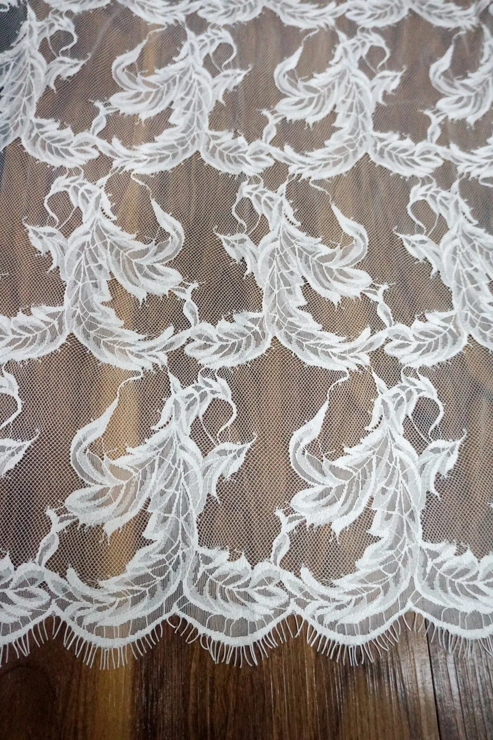 

1 шт. 3 метра высококачественные свадебные кружевные платья! Ресницы новейшего дизайна, французское кружево Шантильи, белая и черная фотобум...