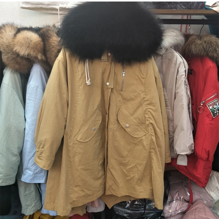 Женское пальто на утином пуху с большим капюшоном из меха енота теплая парка