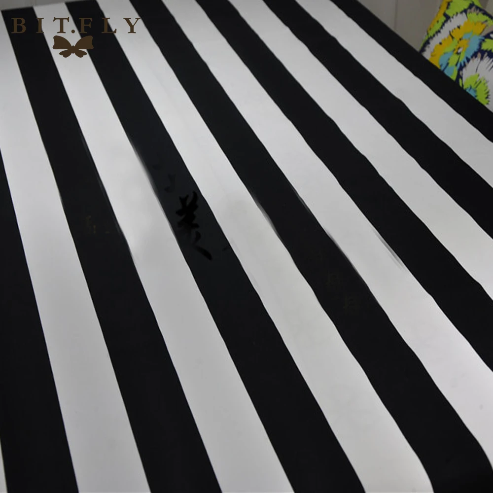 Геометрическая черно белая прямоугольная скатерть для стола в полоску