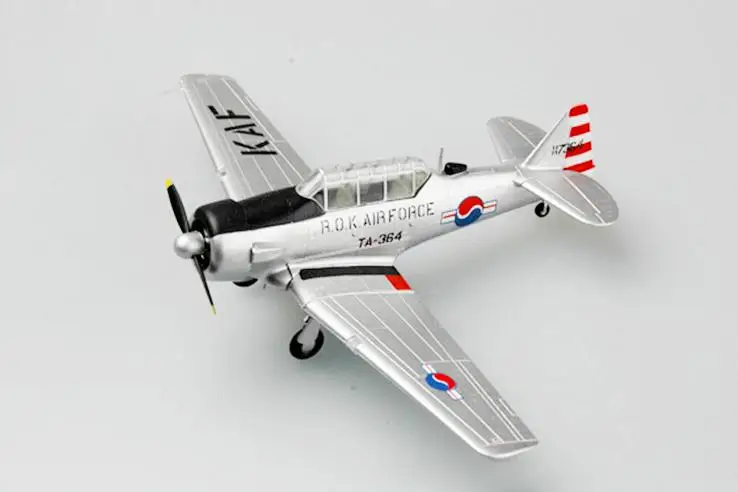 Корейский T 6 ВВС 1/72 самолет законченный легкая модель без литья под давлением| |