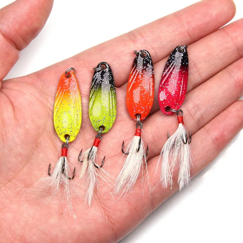 

2PCS 5.5g Metal Spinner Spoon Fishing Lure Hard Baits Sequins Noise Paillette with Feather Treble Hook Metal Fake Popper Bait
