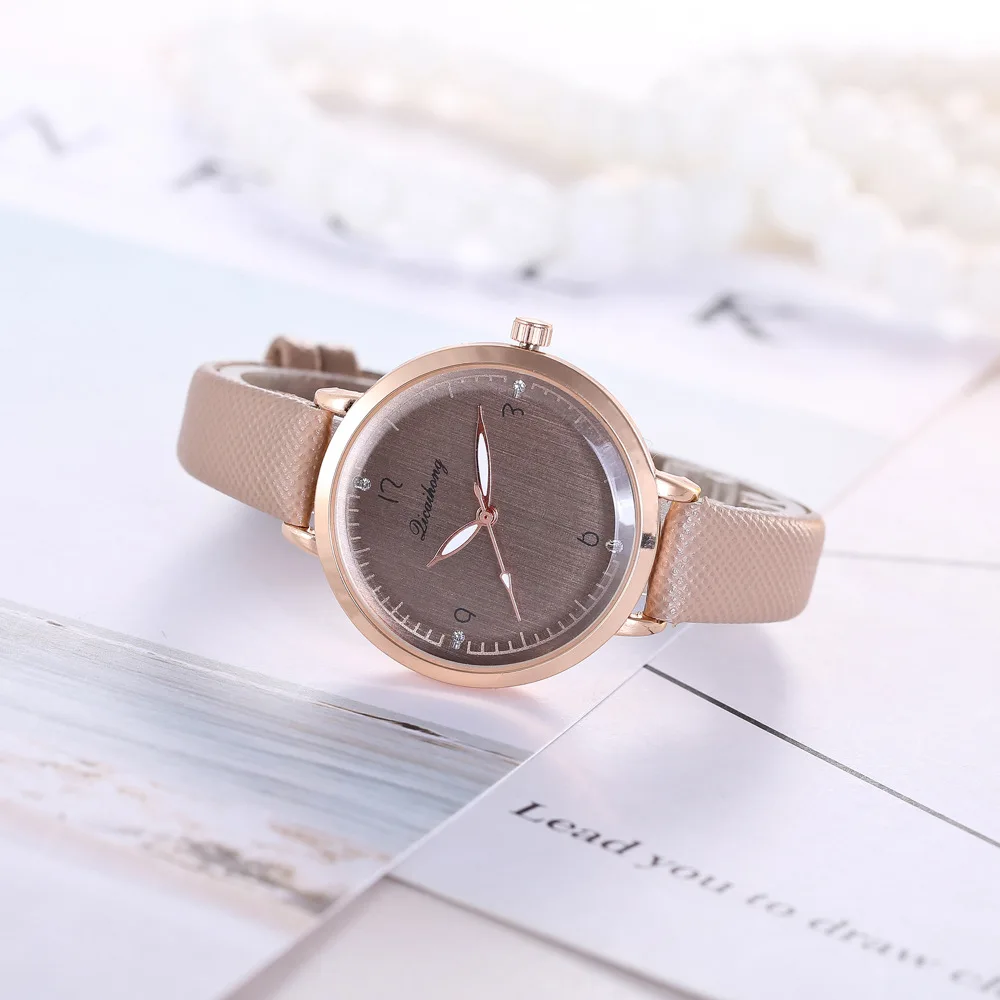Простой плед ремень женские часы Reloj para mujer Кристалл Награжден кварцевые кожаный