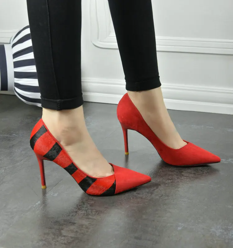 Европа в начале весны цвет полосы указал с тонкой замши шить из конского волоса