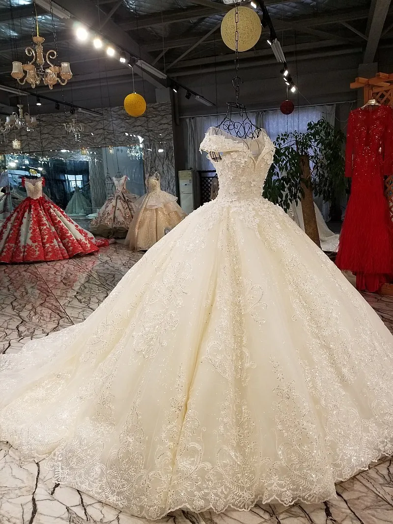 2018 Шампанское Свадебные платья без рукавов кружево Милая собор Поезд до бальное