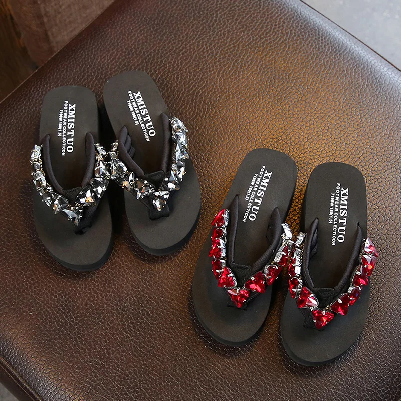 Новинка Милые тапочки для девочек Пляжная обувь со стразами Детские Обувь