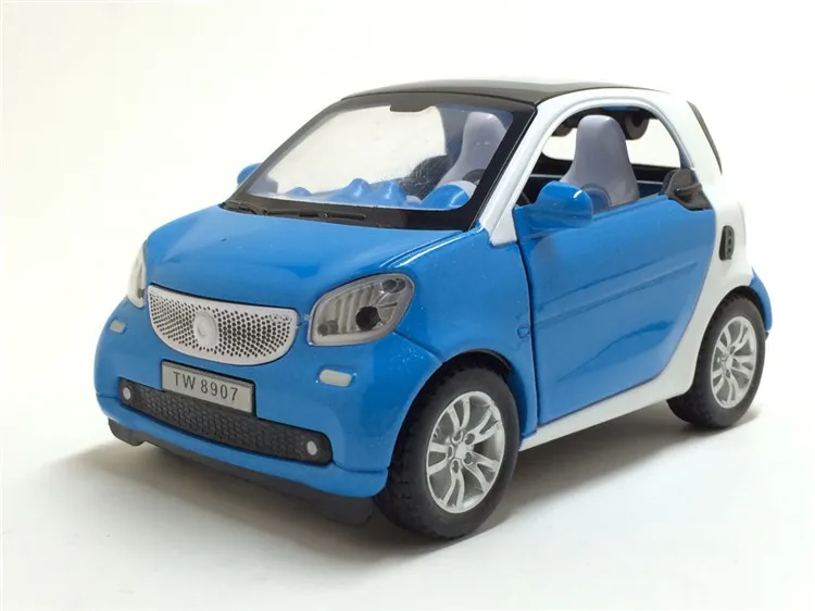 1:32 Масштаб Smart Fortwo литая под давлением металлическая модель автомобиля игрушка автомобиль со звуком светильник Коллекция