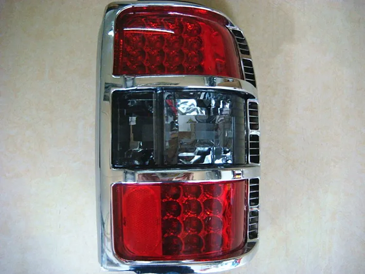 EOsuns задний светильник, задний фонарь внутренний для Mitsubishi pajero V31 V32 V43 V45 - Color: red black R side