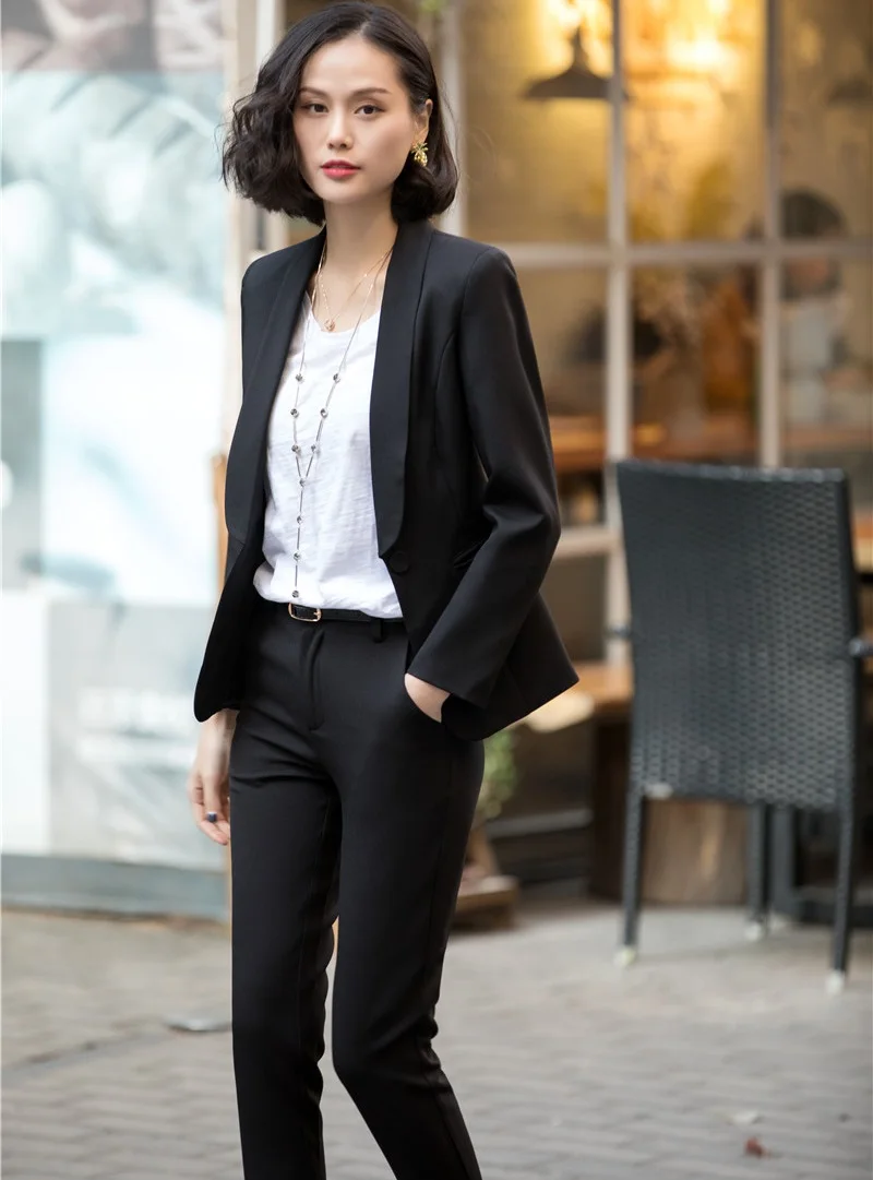 Женский офисный брючный костюм розовый с жакетом и брюками для работы на весну