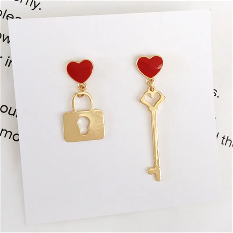 Женские металлические серьги гвоздики в виде букв|Серьги-гвоздики| |