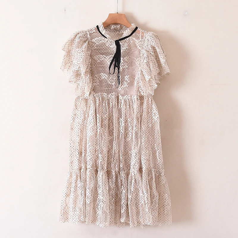 Возможно короткое Кружевное мини-платье в горошек со шнуровкой бантом и стоячим