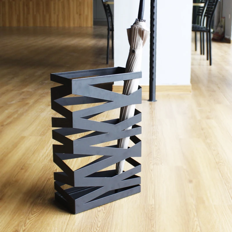 Металлическая карбоновая стойка для зонта в вестибюле клуба отеля креативная