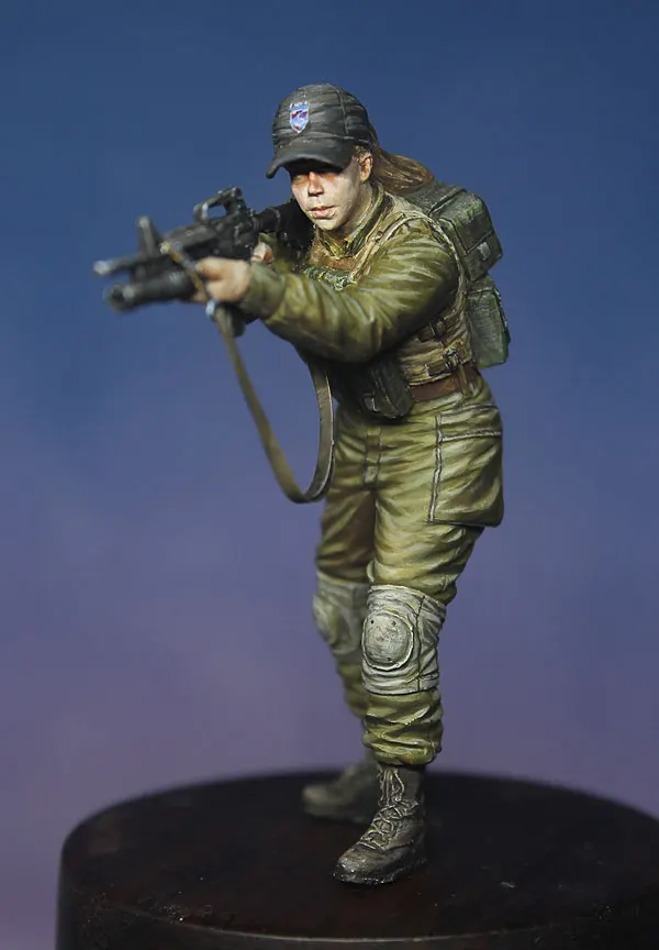

1:35 Resin kit Modern Israeli women
