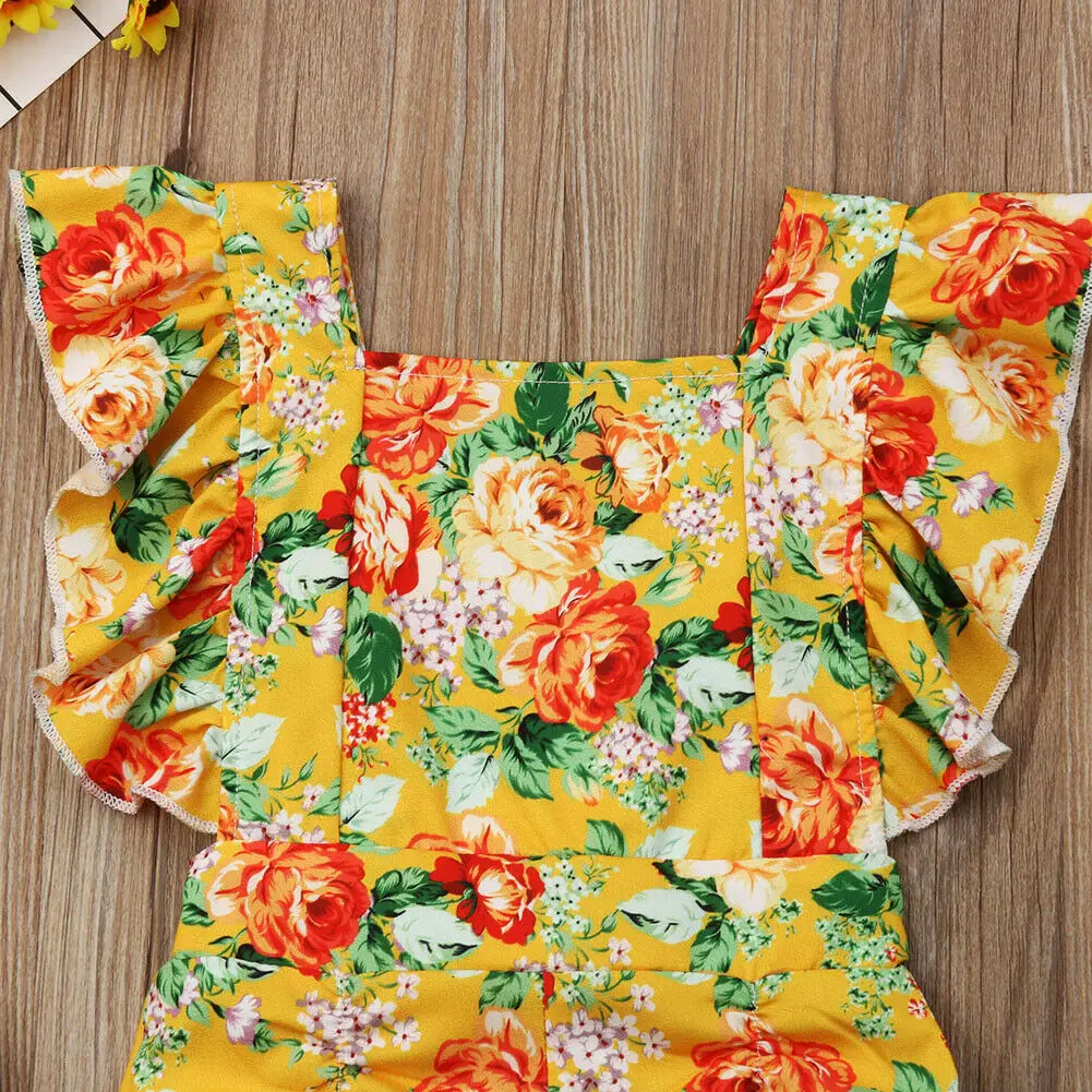 Летний комбинезон с цветочным рисунком для маленьких девочек оборками