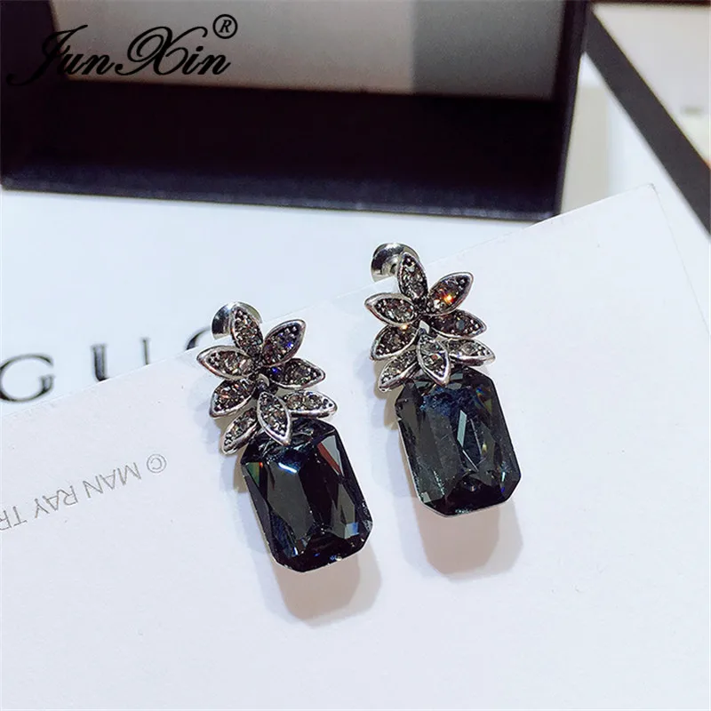 Женские серьги гвоздики в стиле бохо с кристаллами и ананасами серебряного цвета