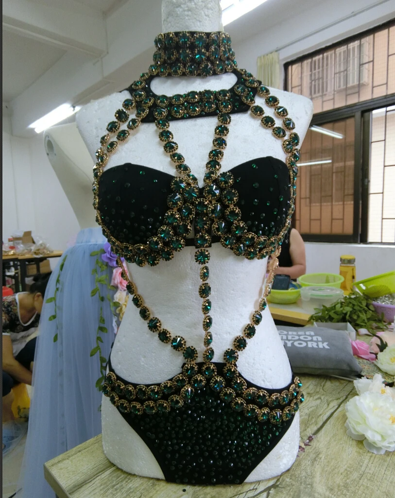 2018 women New fashioin rhinestone female singer nightclub bar ds lead dancer sexy diamond costume stitching women's bodysuit
