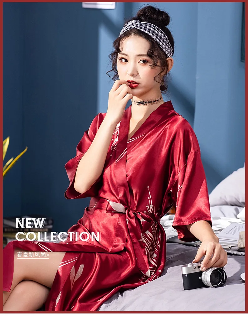 New Pajamas Summer Ladies Large Size Short Sleeve Robe Wholesale Long Silk Printed Sexy Bathrobe