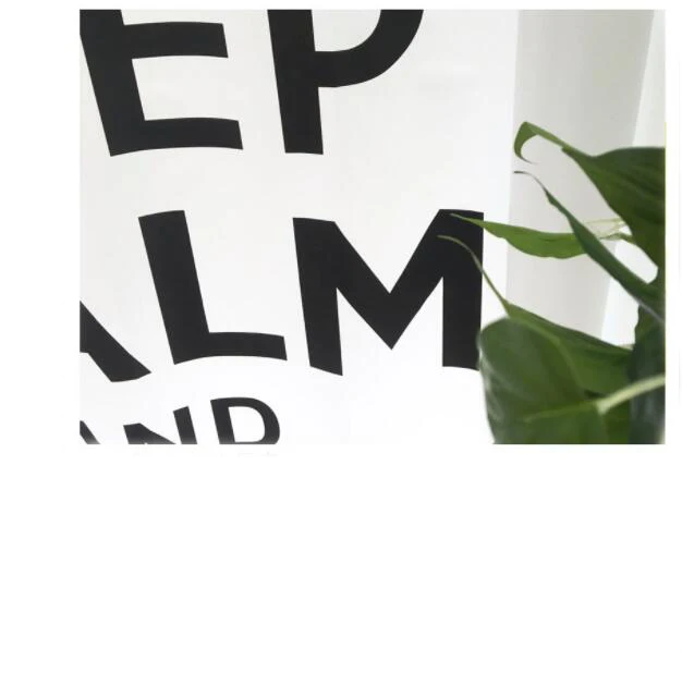 Модная занавеска для душа сохраняет спокойствие и переносит душ ванной