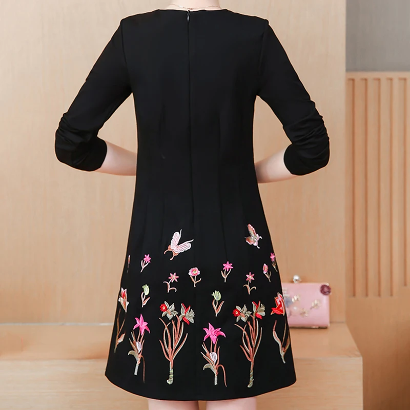 Женское мини платье большого размера модное черное с цветочной вышивкой бабочки