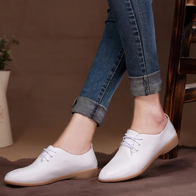 Женские кожаные туфли на шнуровке заостренный носок мягкая подошва разноцветные