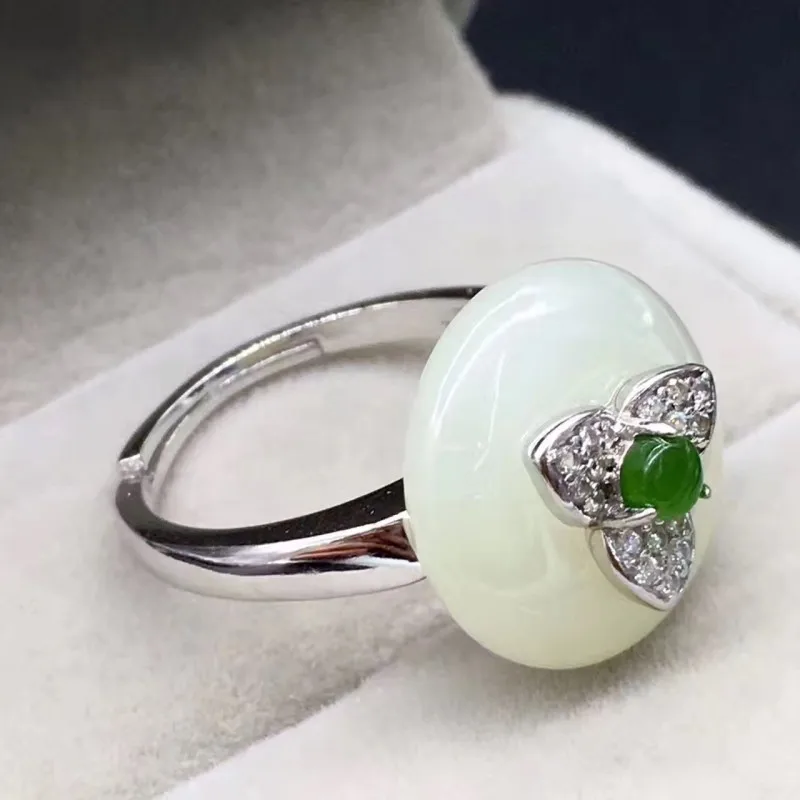 Синьцзян Хэтянь нефритовый Серебряный инкрустированный костюм три листа Fu Gu