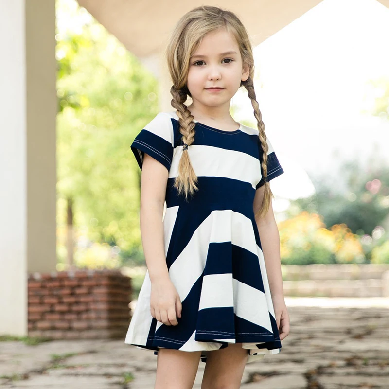 Платье для мамы и дочки; Новинка г.; весенние одинаковые комплекты для семьи; платье в полоску; Семейные комплекты с короткими рукавами; платье