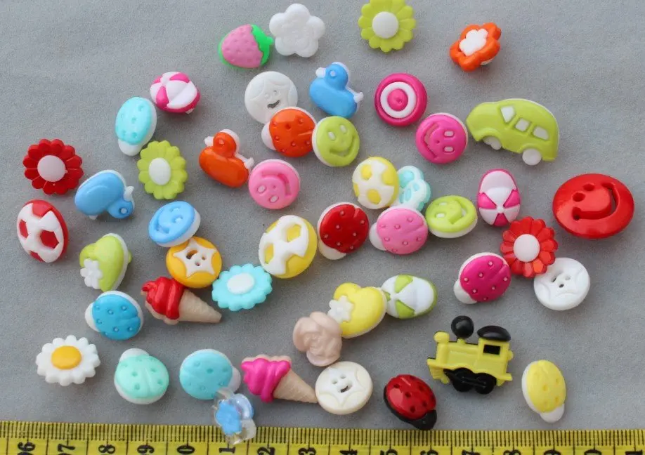 

Set of 500pcs - Plastic Cartoon Animals Novelty Shank Children Candy Buttons variety styles 14mm-25mm LK0040