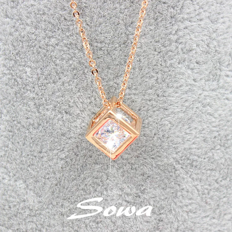 Топ sale18K Роза кубического циркония камень прокатки в квадратной коробке кулон
