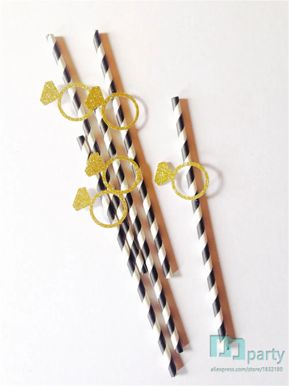 20 упаковок черных и белых соломинок с золотым блестящим бриллиантовым кольцом.