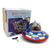 funny adult collection retro wind up toy metal tin ufo space ship astronaut spaceman clockwork toy figure model vintage toy