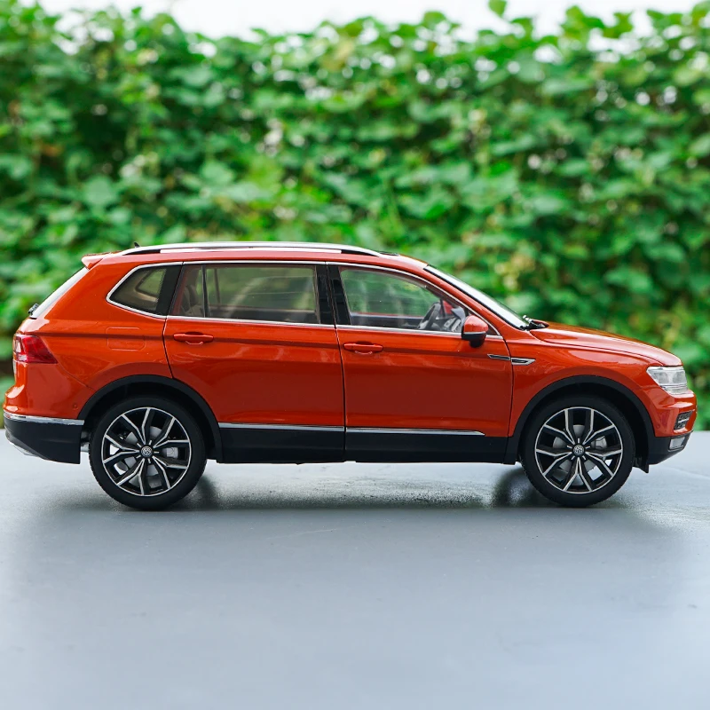 Горячая Распродажа 1:18 TIGUAN L сплав модель автомобиля, усовершенствованное Моделирование Коллекция металлическая модель автомобиля украшения