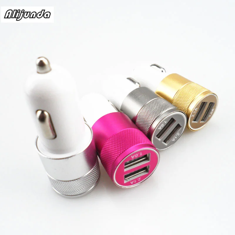 Автомобильное зарядное устройство с двумя USB портами 2 1 в маленькое
