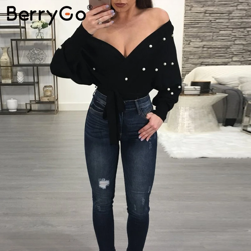BerryGo сексуальный вязаный свитер с открытыми плечами и жемчужной баской Женский