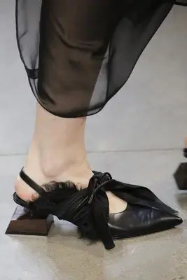 black and black wool Mcacchi/вечерние туфли на квадратном каблуке с деревянным узором; женские туфли из натуральной кожи с шелковым бантом и острым носком для подиума; женские специальные слинбэки - Цвет: black and black wool