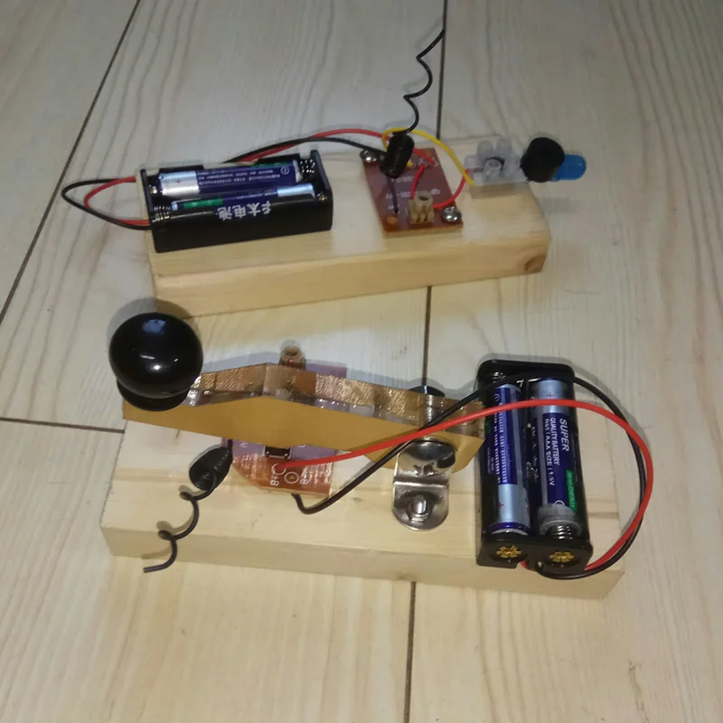 Радиопередатчик радиостанция с кодом Morse|Интегральные схемы| |