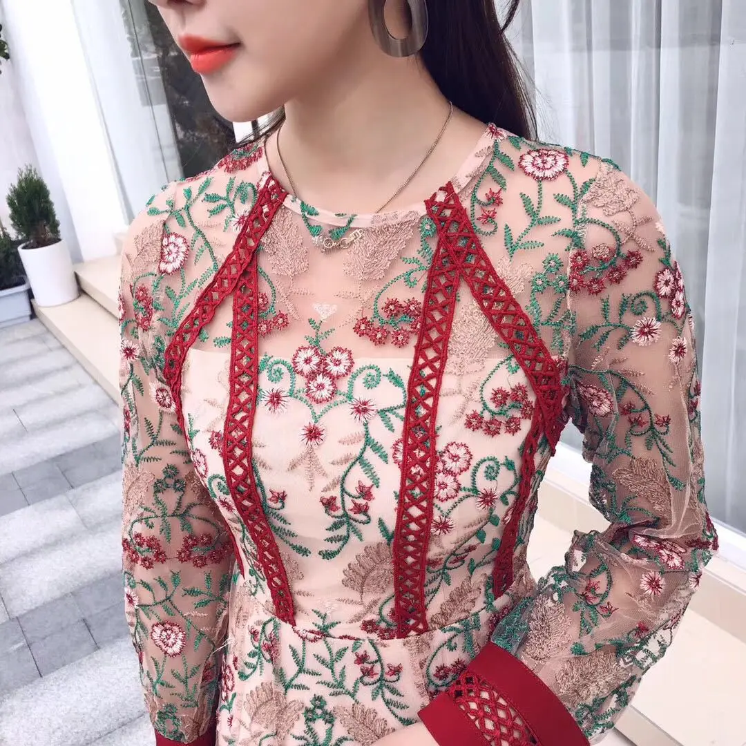 Кружевное мини платье с вышивкой и длинными рукавами прозрачное сексуальное