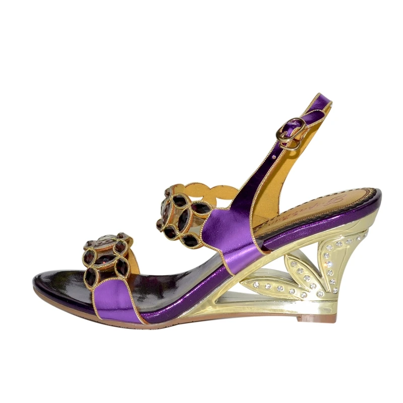 Женские черные босоножки со стразами на танкетке с открытым носком высоком