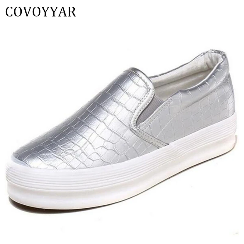 Женские туфли со змеиным принтом covoyar черные/Серебристые лоферы на плоской