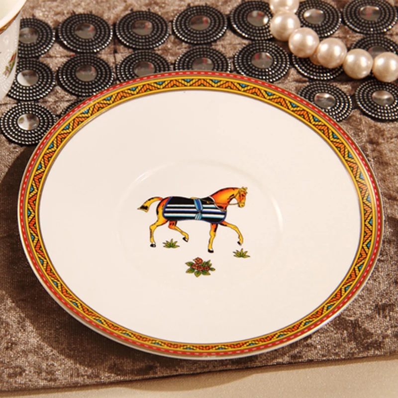 Фарфоровая кофейная чашка и блюдце из костяного фарфора дизайн Бог лошади контур