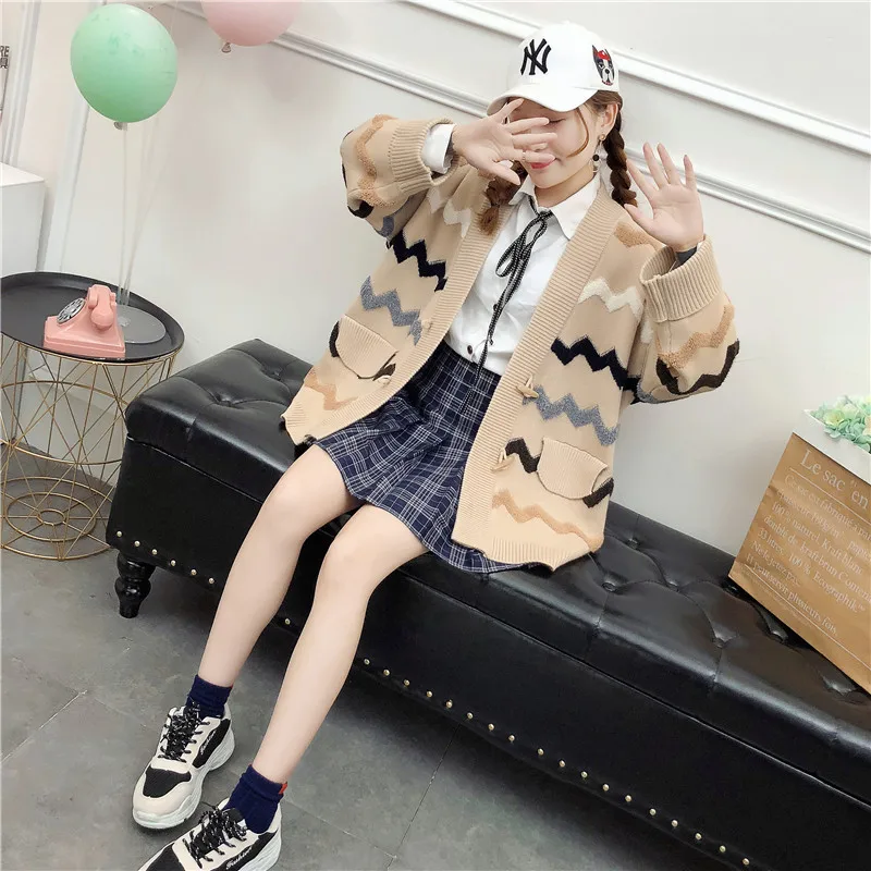 Свитер женский Однорядный трикотажный с V-образным вырезом и пряжкой |