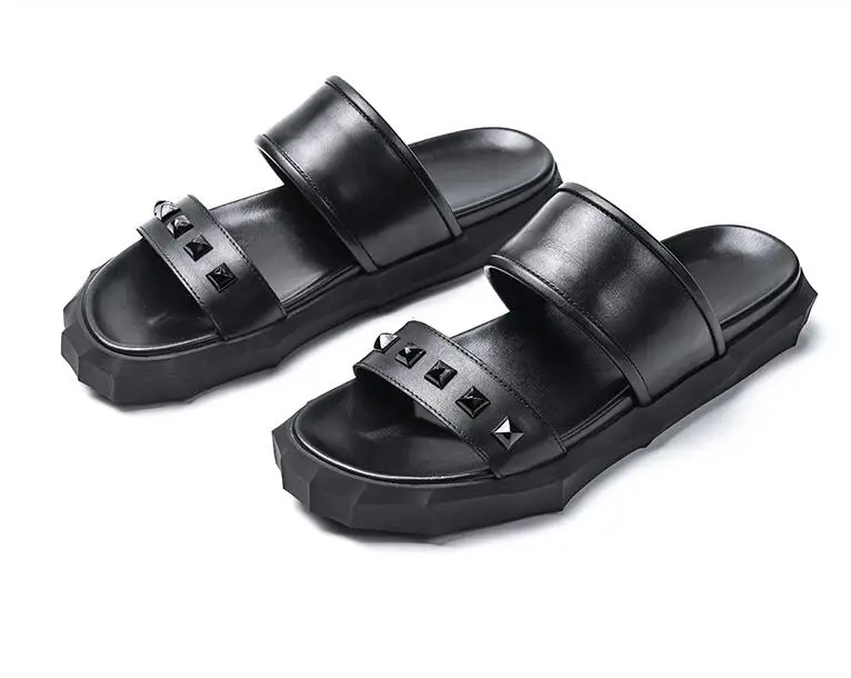 

Slip-On Men Slippers Platform Flats Moccasins Rivets Summer Sandals Gladiator Casual Shoes Male Black Seaside Soft Sole Scuffs