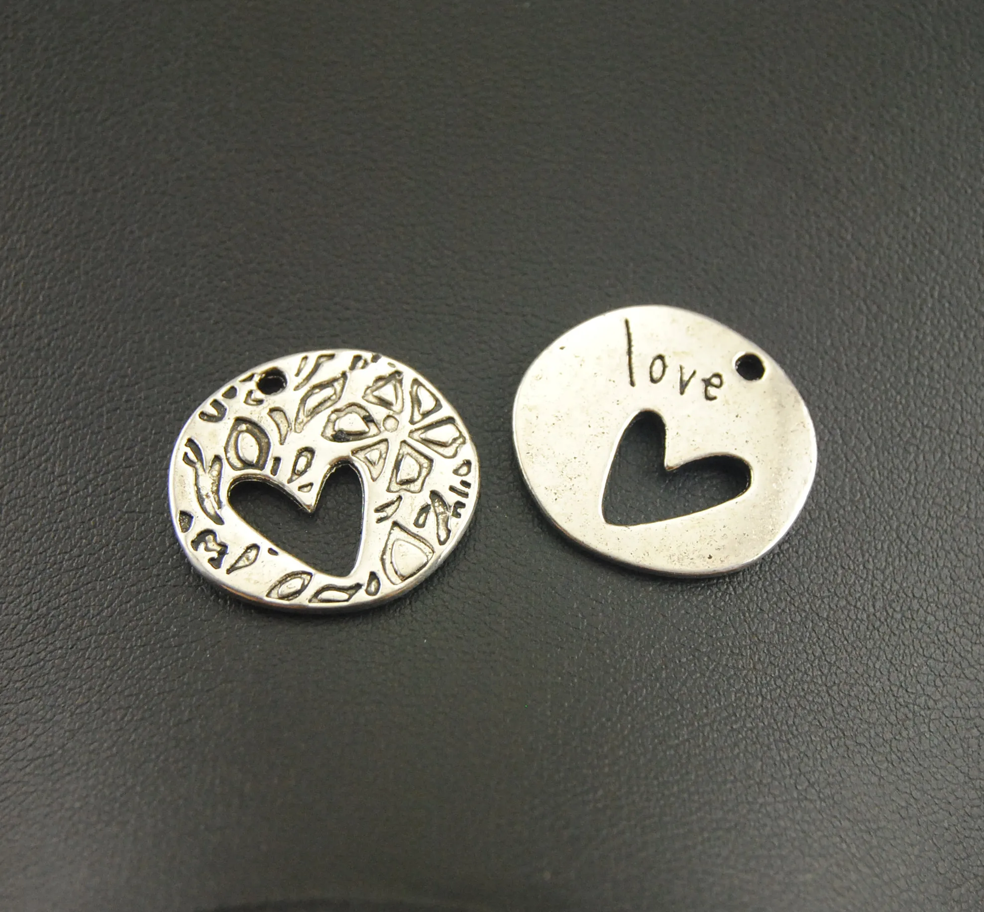 

5Pcs Silver Color Color Zinc Alloy 21x22mm Round Heart Charm Jewelry Making DIY Handmade Craft Valentine's Day Gift A1171