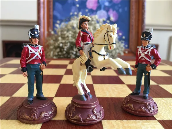 Фигурка международных шахматных фигур из смолы набор детская игра битва при