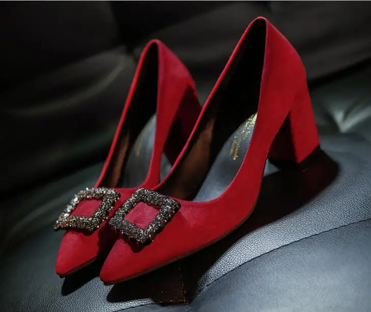 Демисезонные женские модельные туфли замшевые красные туфли-лодочки на среднем