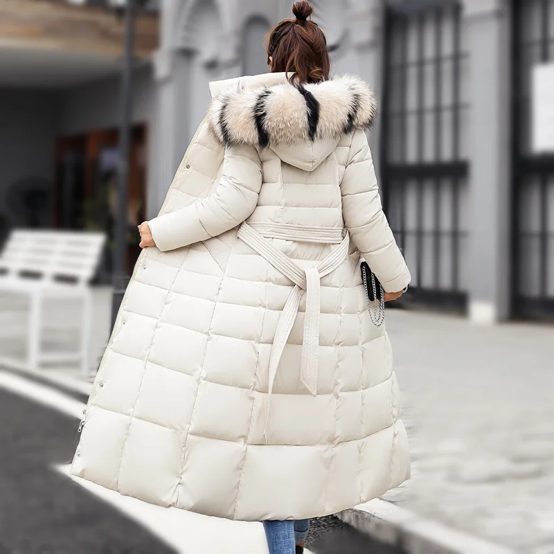 Женское длинное хлопковое пальто с капюшоном и большим меховым воротником