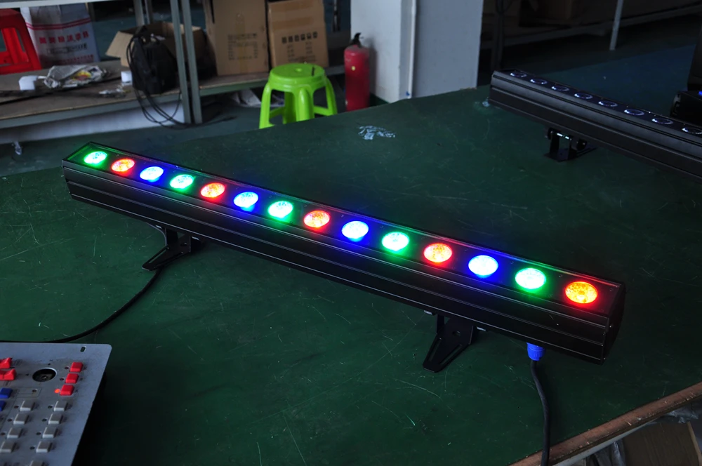 Светодиодный настенный светильник Gigertop TP WP1430B 450 Вт RGB COB 3 в 1 14x30 DMX/звуковой