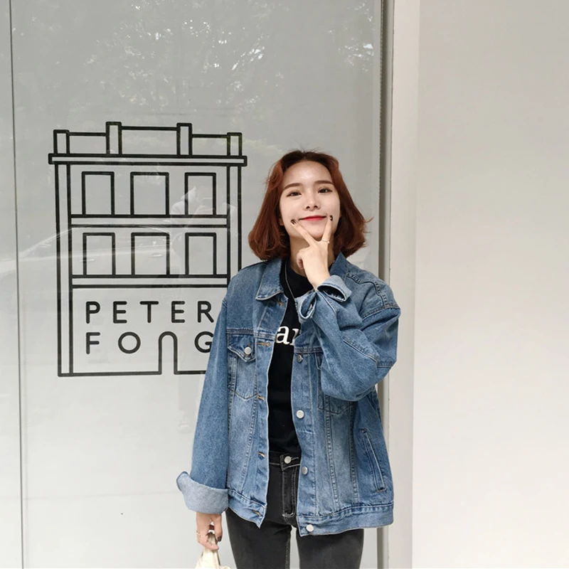 Женская джинсовая куртка однотонная универсальная с длинными рукавами осенняя