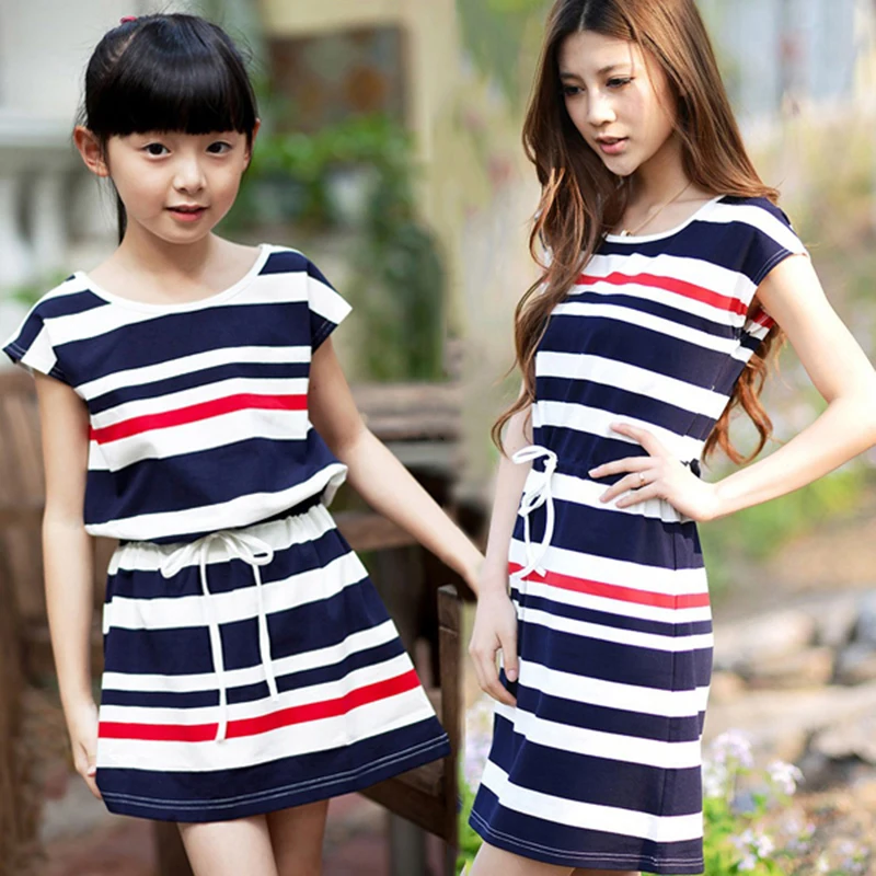 Мама и дочь платье 2016 хлопок нашивка ремень Военно-морской флот стиль Песчаный