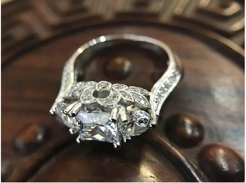 2017 новое поступление женские модные ювелирные изделия Три камня Принцесса Cut 5A